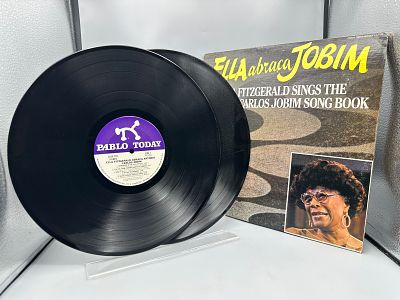 Ella Fitzgerald: Ella Abraca Jobim - Ella Sings The Antonio Carlos Jobim Song Book (1981), 2 