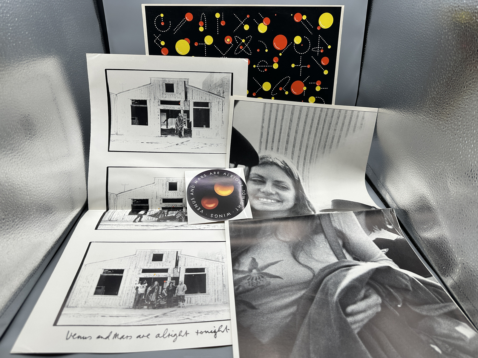 1985 Capitol Records Wings Venus And Mars Vinyl Album W/ Original Inserts & Hype Sticker - SMAS-11419