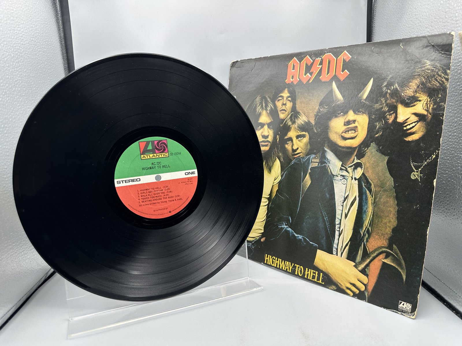 AC/DC: Highway To Hell (1979), cover shows minor edge wear