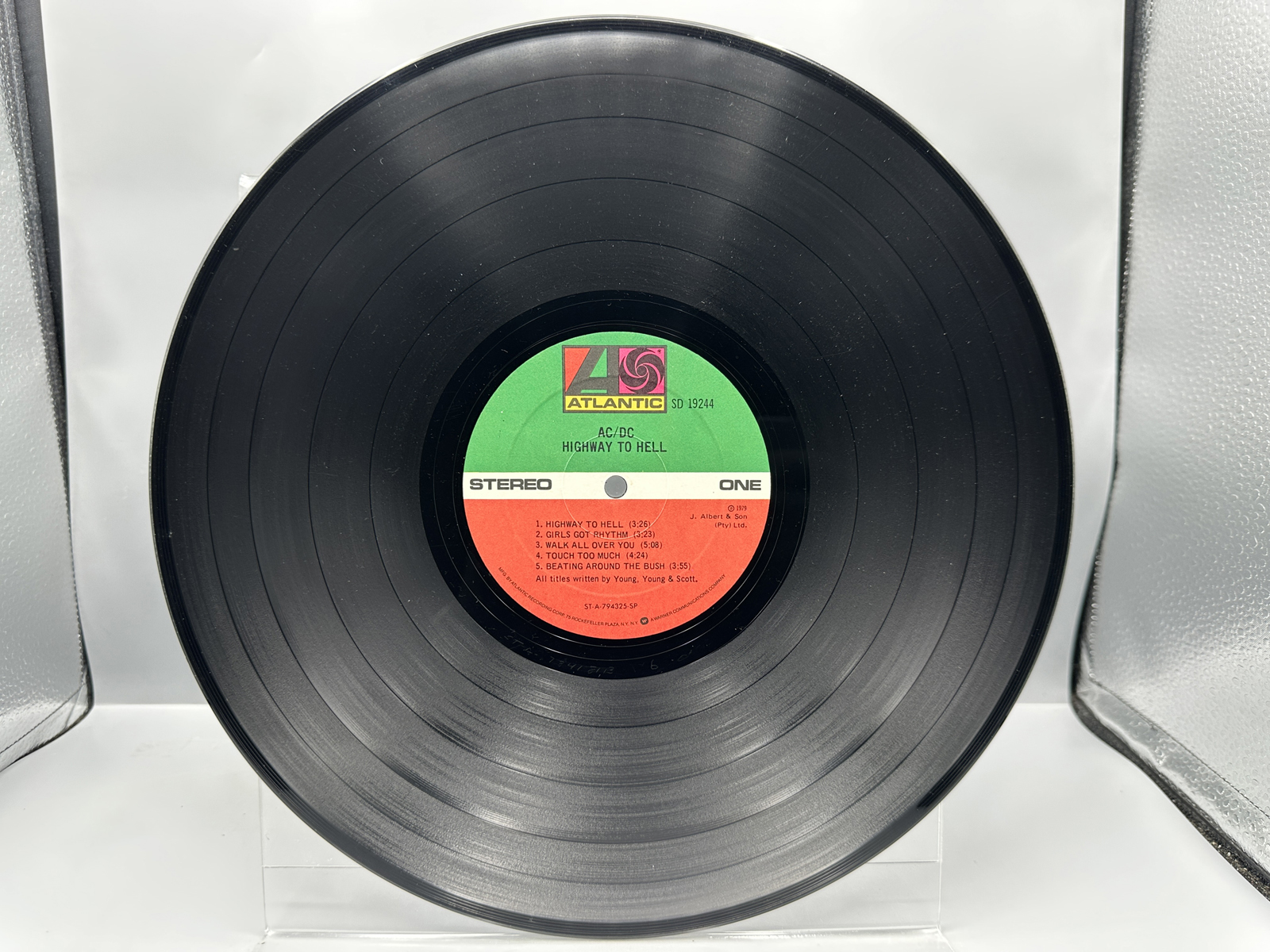 AC/DC: Highway To Hell (1979), cover shows minor edge wear
