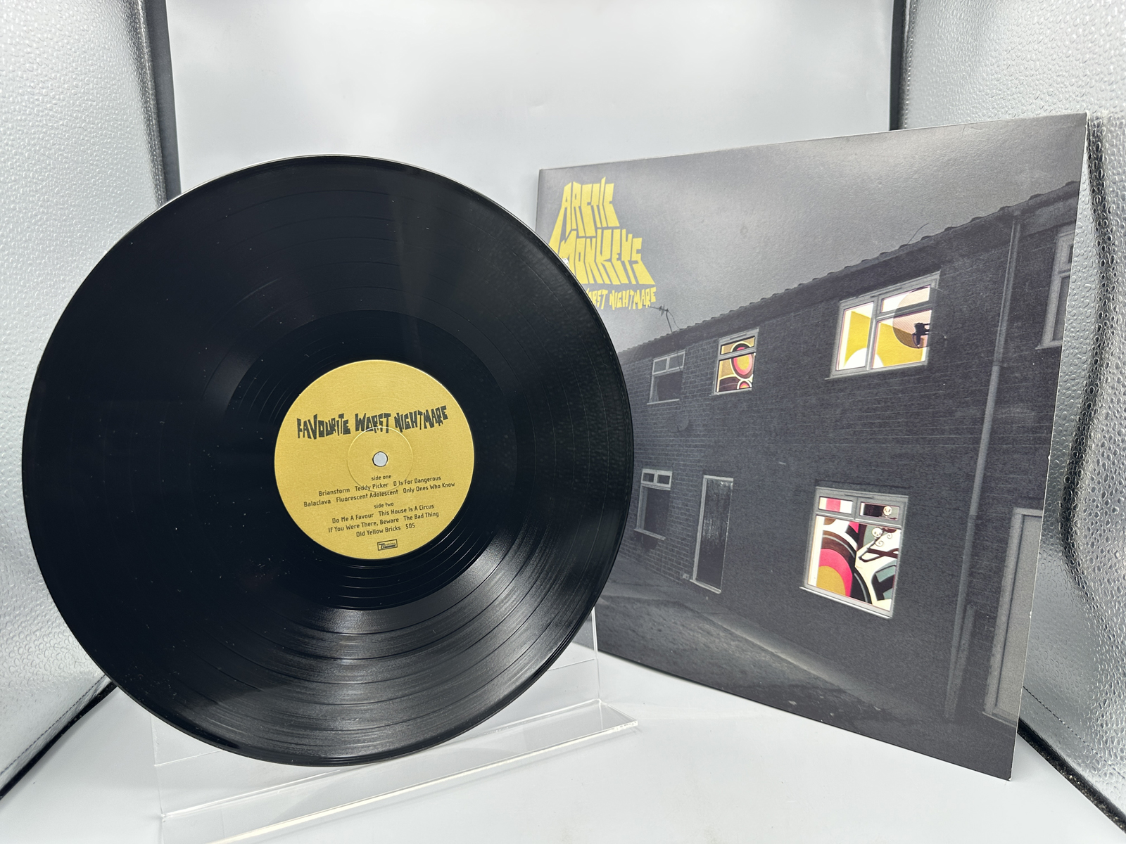 Arctic Monkeys: Favorite Worst Nightmare (2013), reissue, gatefold, minor 2-inch tear in cover's top seam