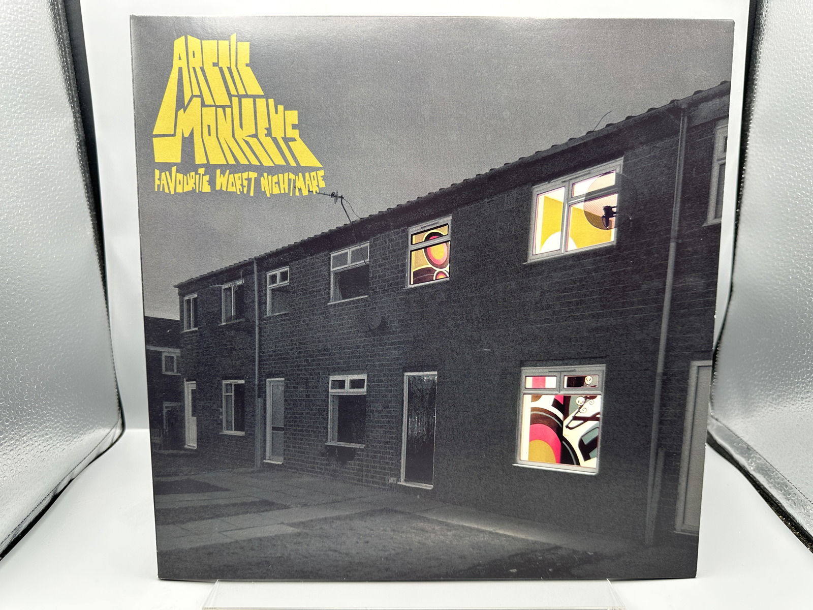 Arctic Monkeys: Favorite Worst Nightmare (2013), reissue, gatefold, minor 2-inch tear in cover's top seam