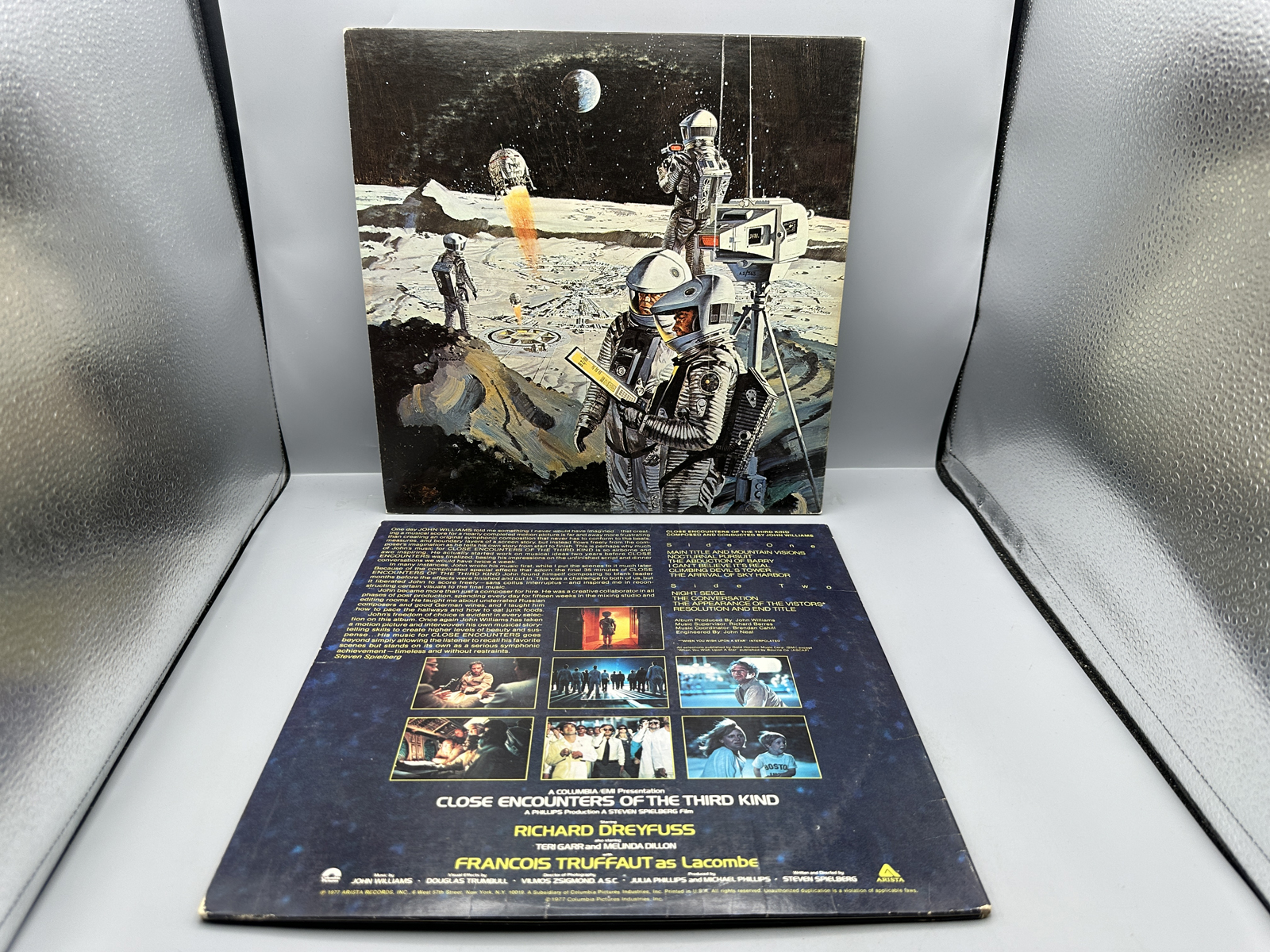 Space Soundtracks (2 LP Lot): 2001 A Space Odyssey (1968), gatefold; and Close Encounters Of The Third Kind (1977), gatefold