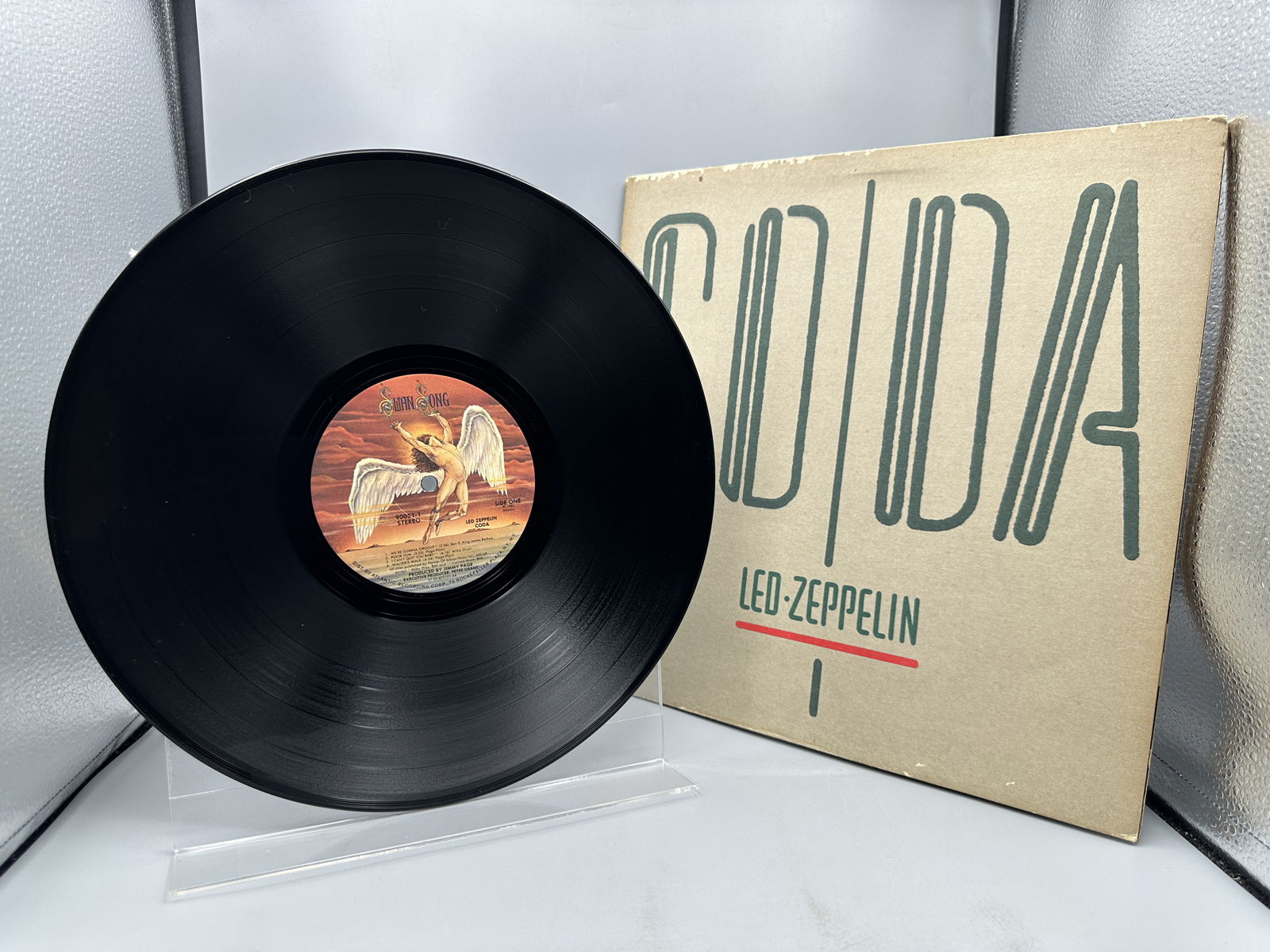Led Zeppelin: Coda (1982), gatefold, shows minor edge/cover wear