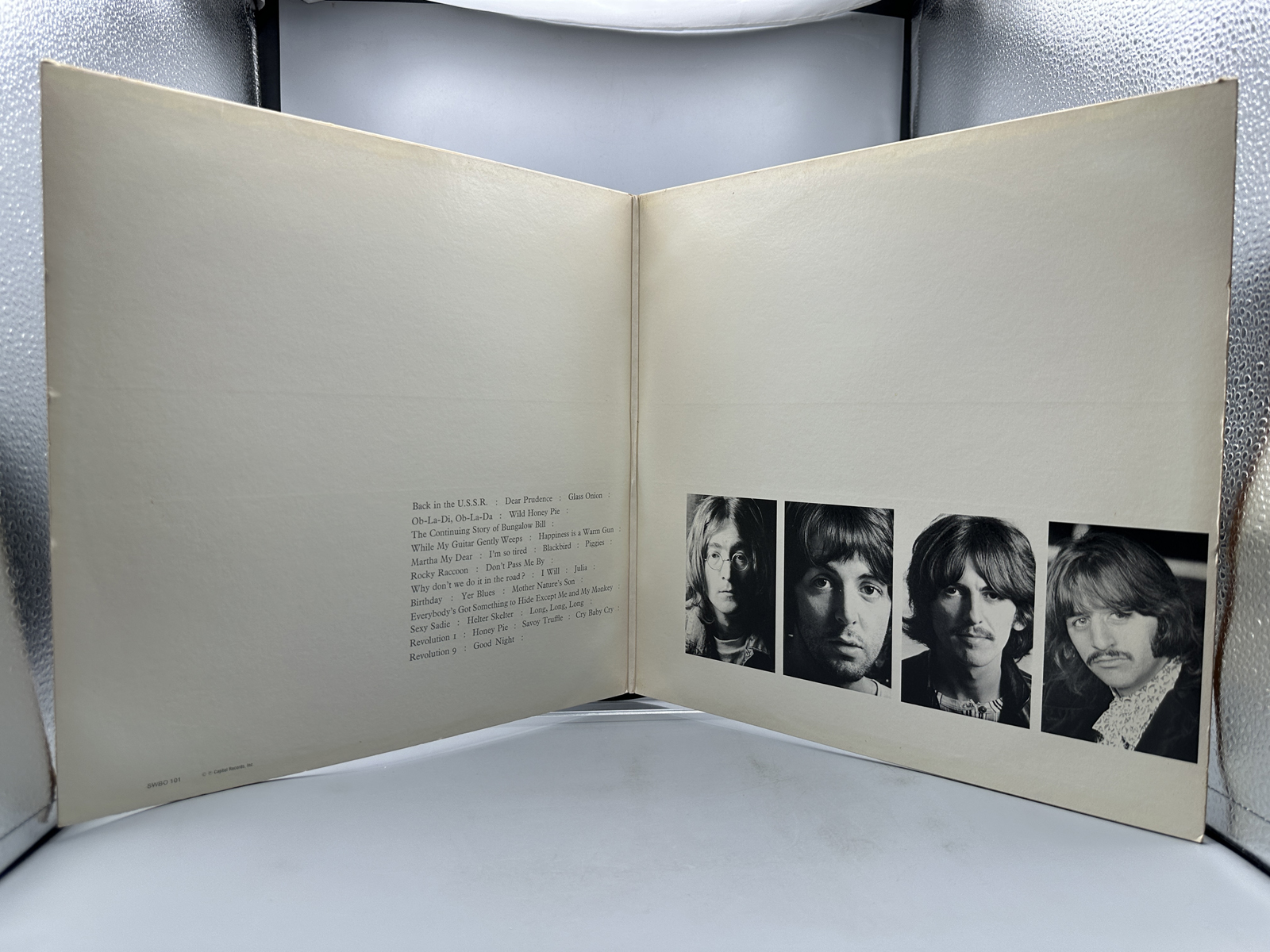 The Beatles: The Beatles - White Album (1978), reissue, gatefold, 2 LPs, includes poster and uncut photo sheet of the Fab Four