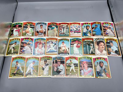 Lot of (25) 1972 Topps Baseball Cards W/ Stars - Varying Conditions