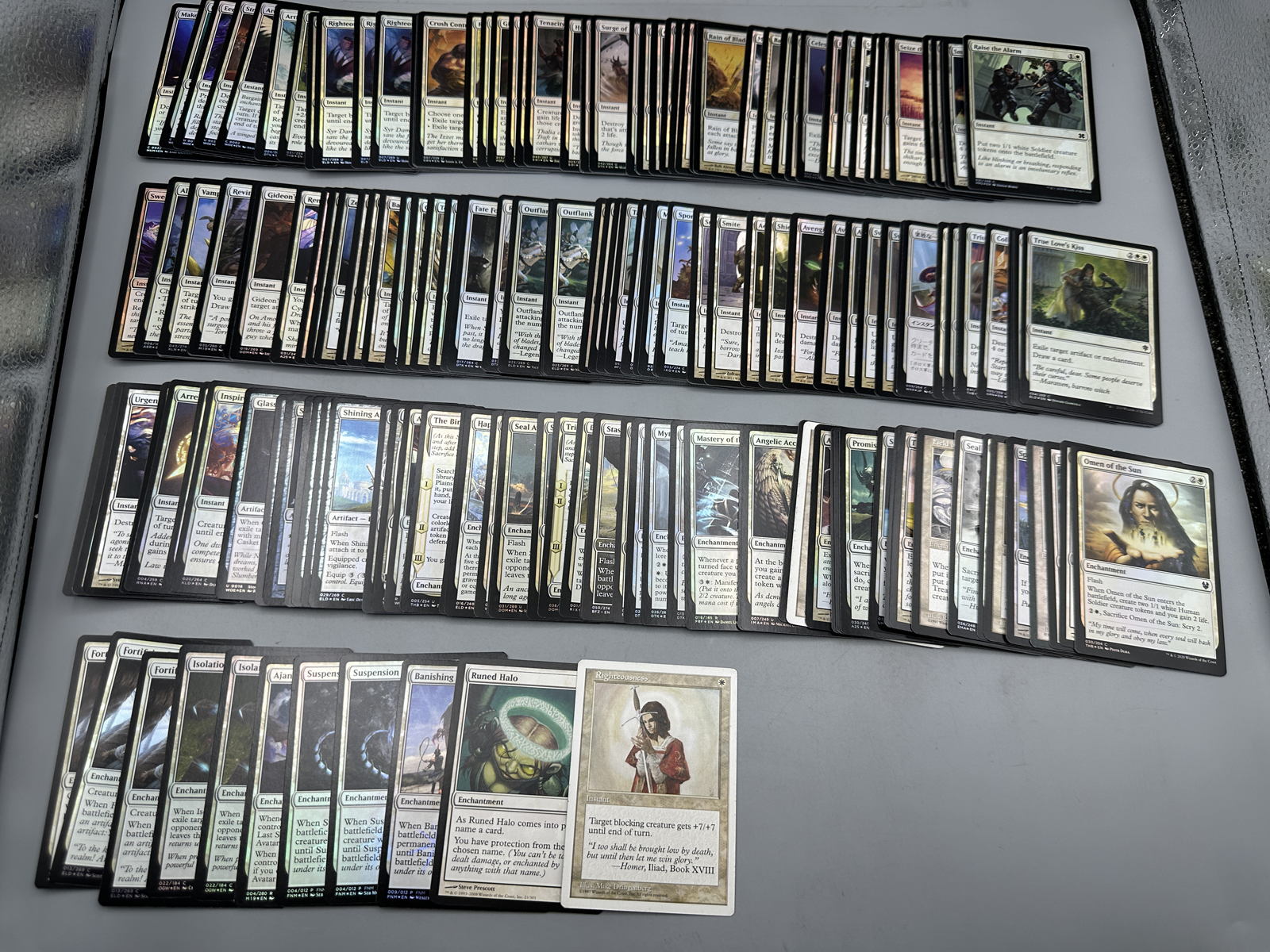 Lot of Approximately 100+ Magic The Gathering White Lot Trading Cards