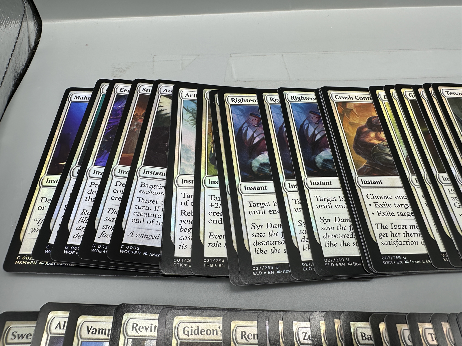 Lot of Approximately 100+ Magic The Gathering White Lot Trading Cards