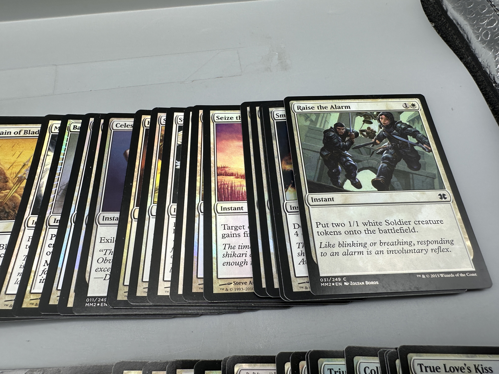Lot of Approximately 100+ Magic The Gathering White Lot Trading Cards