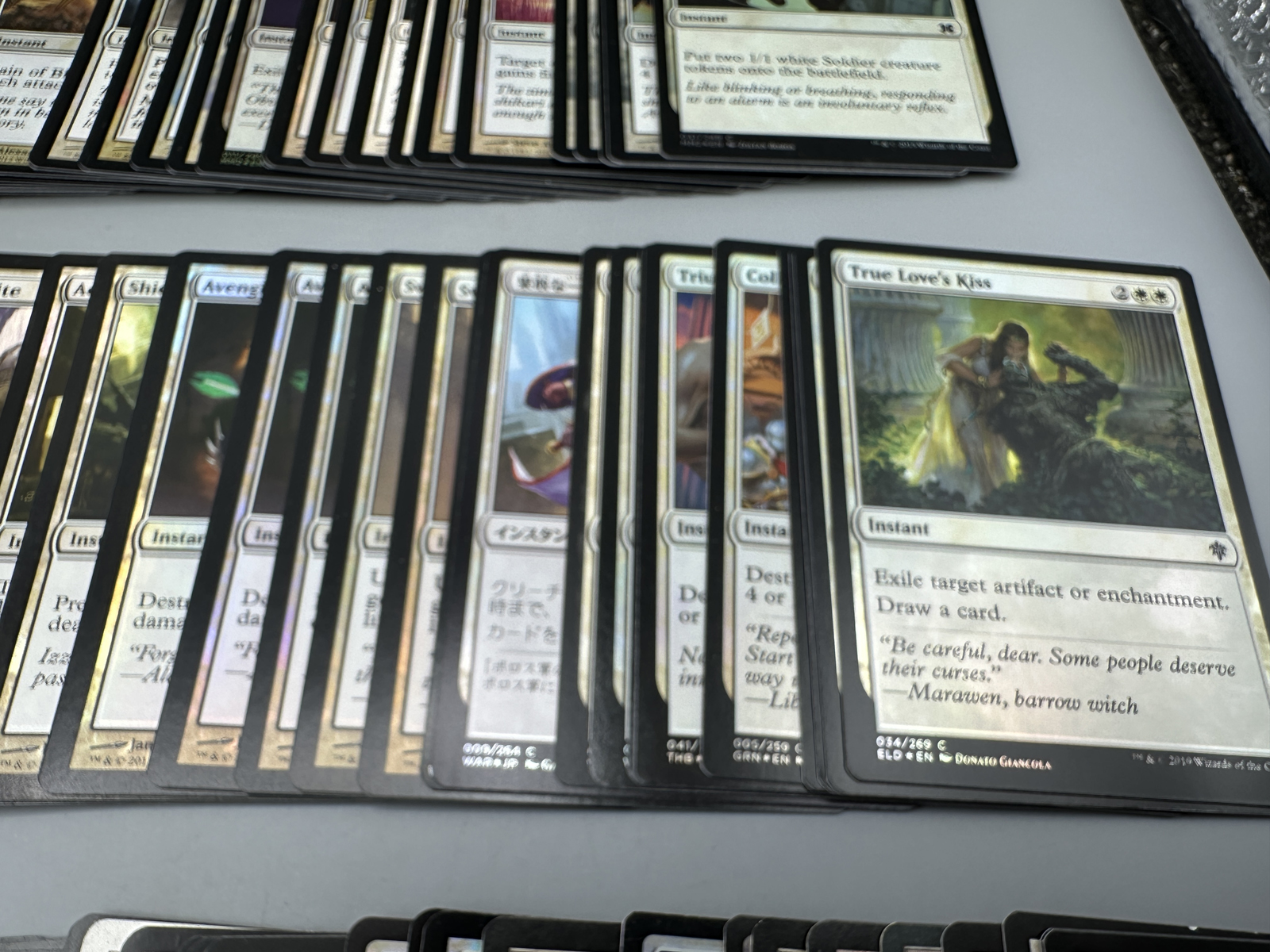 Lot of Approximately 100+ Magic The Gathering White Lot Trading Cards