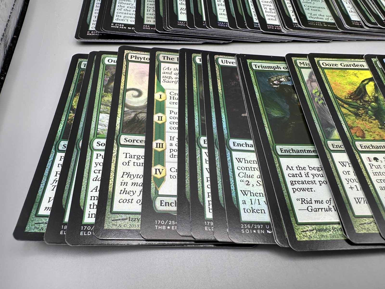 Lot of Approximately 75 Magic The Gathering Green Trading Cards