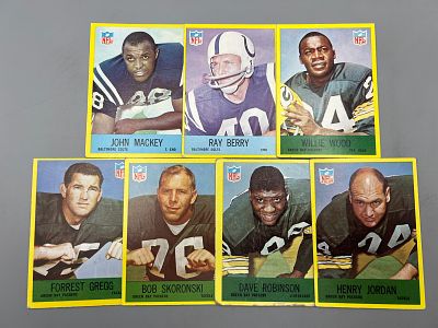 (7) 1967 Philadelphia Football Star Player Cards - Varying Conditions - Ray Berry, Dave 