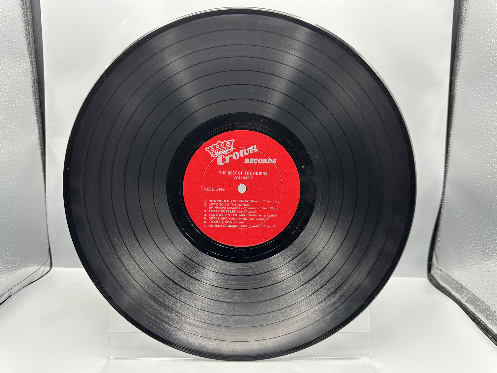 (2) Vintage Rhythm and Blues Vinyl Albums - The Best of The Robins Vol 2 and The Best of The Moonglows Volume 1