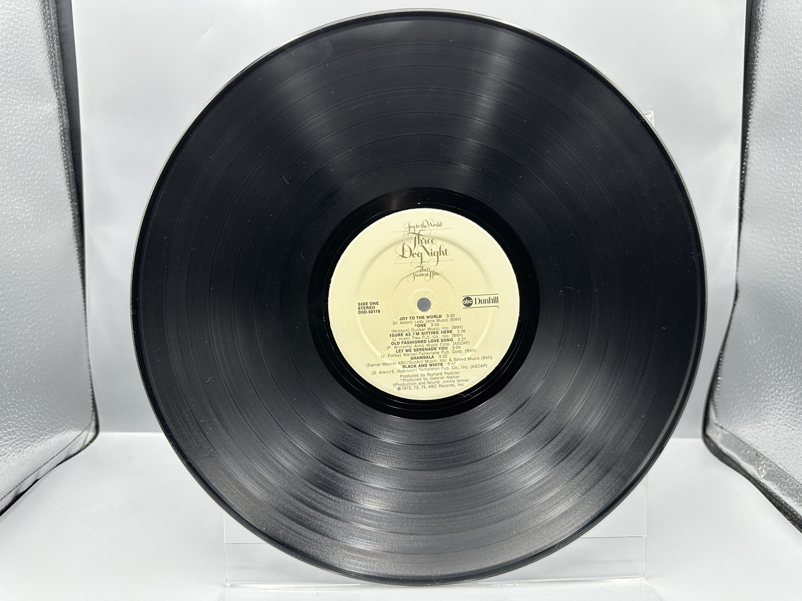 1974 Dunhill / ABC Records Three Dog Night Joy to the World: Their Greatest Hits Vinyl Album - DSD-50178