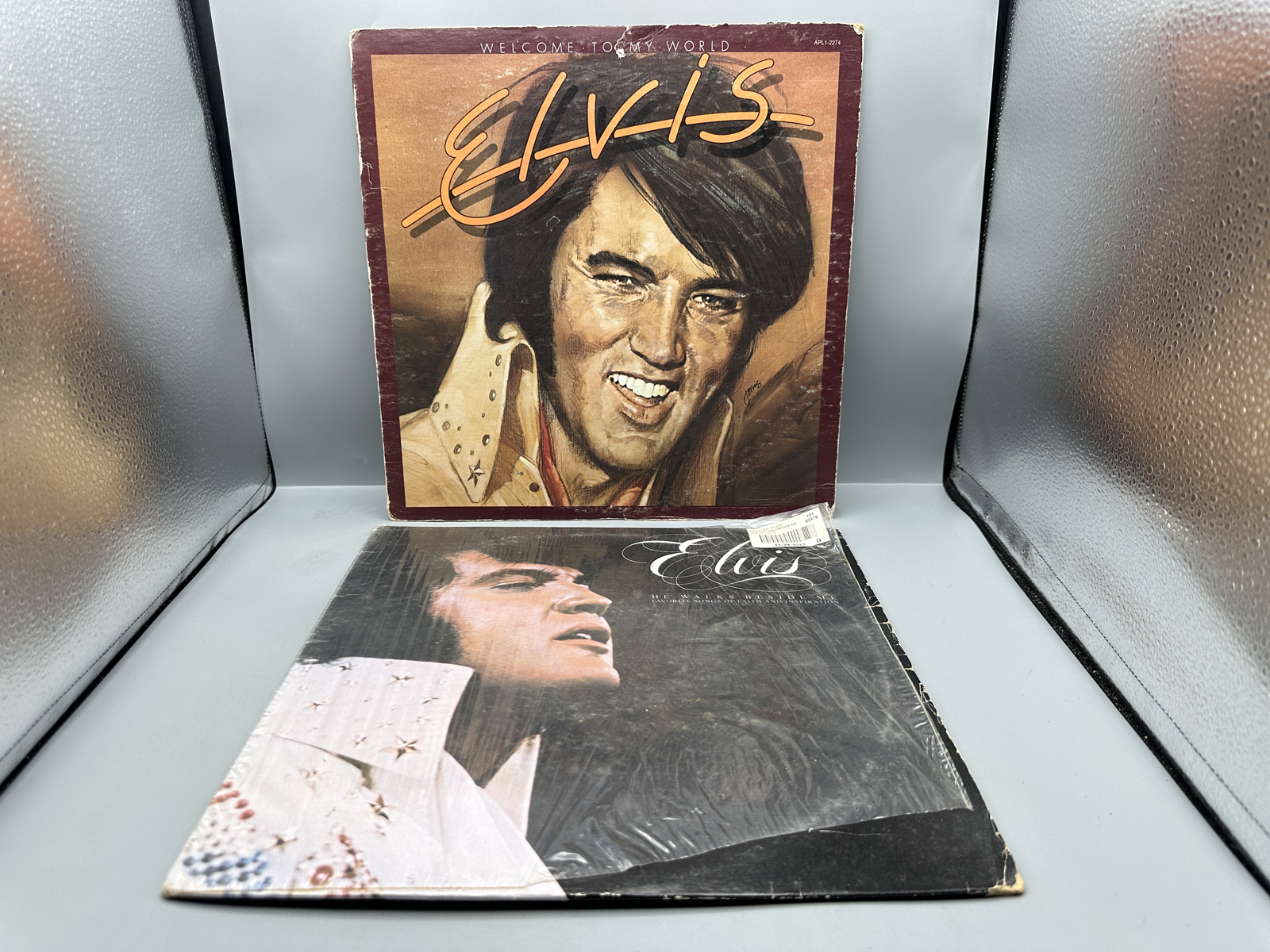 Elvis Presley RCA Victor Vinyl LP Records Lot of 2 - Welcome To My World, He Walks Beside Me