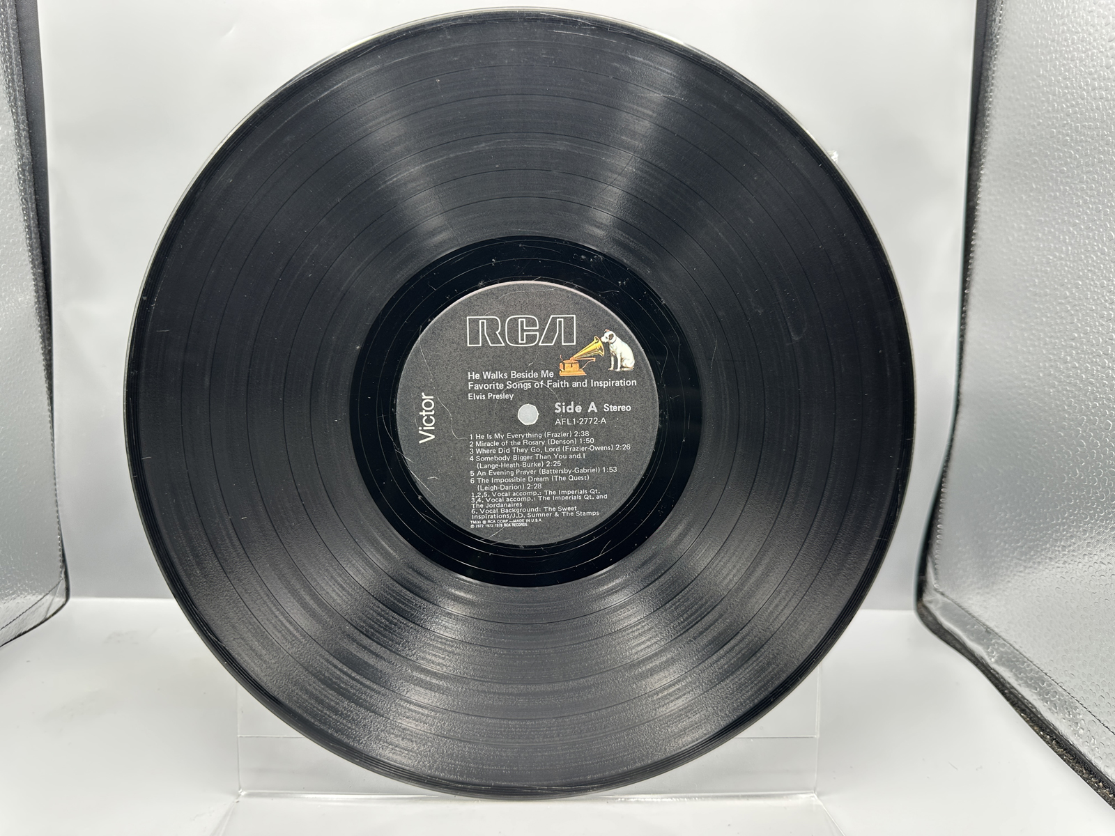 Elvis Presley RCA Victor Vinyl LP Records Lot of 2 - Welcome To My World, He Walks Beside Me