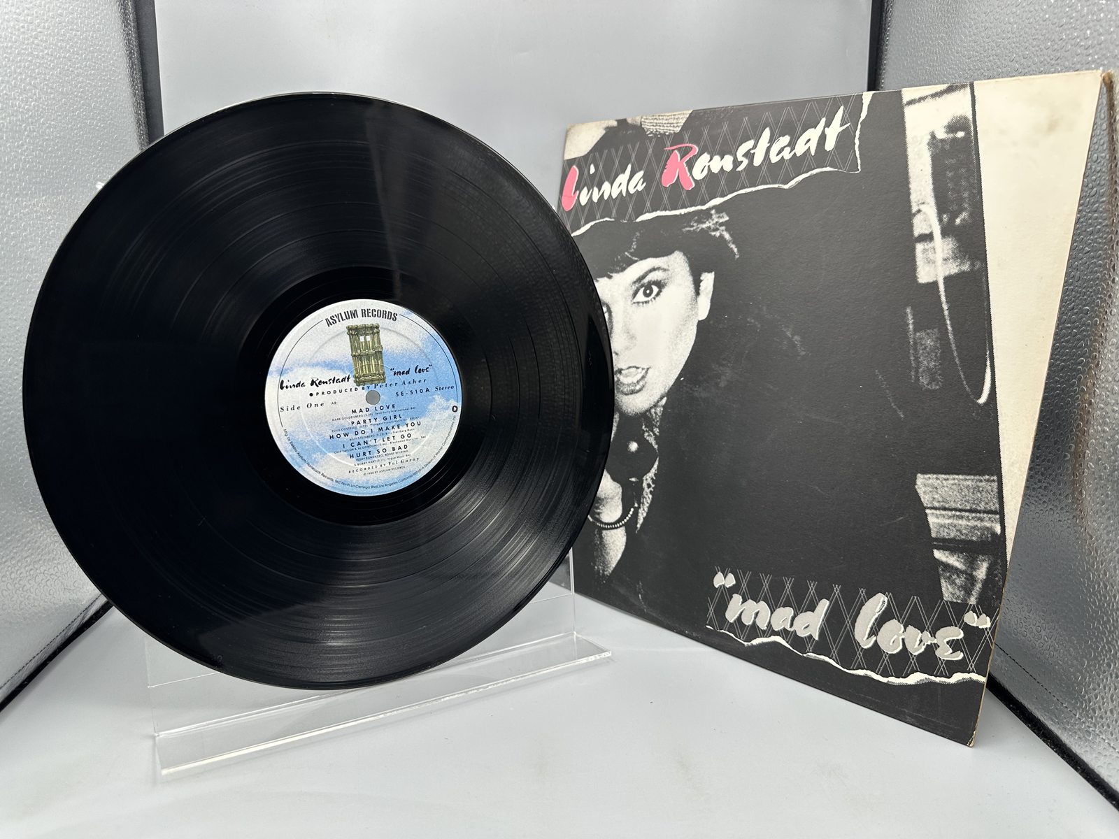 1980 Asylum Records Linda Ronstadt "Mad Love" Vinyl Album - 5E-510