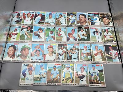 (33) 1970 Topps Baseball Cards - Varying Conditions