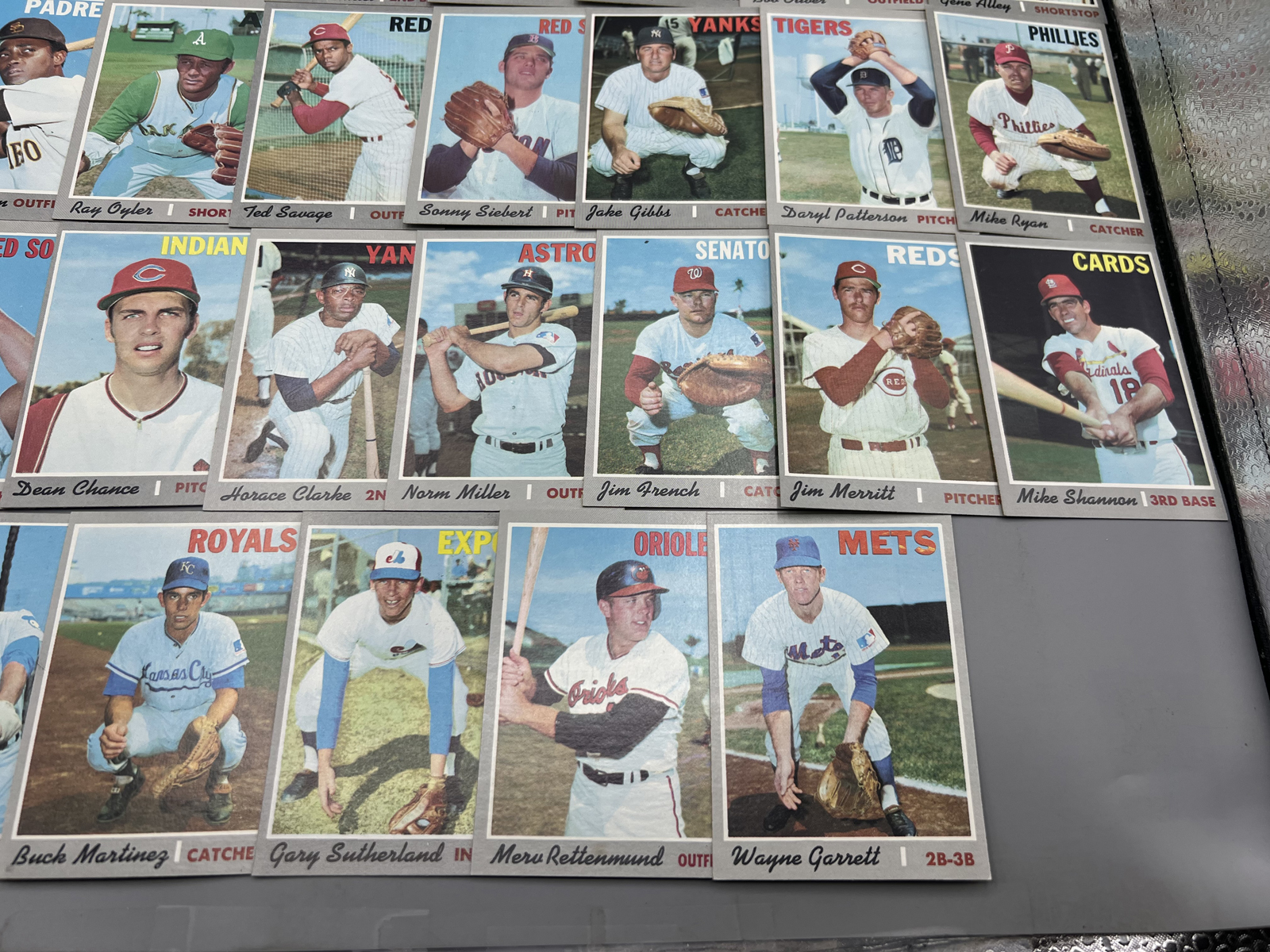 (33) 1970 Topps Baseball Cards - Varying Conditions