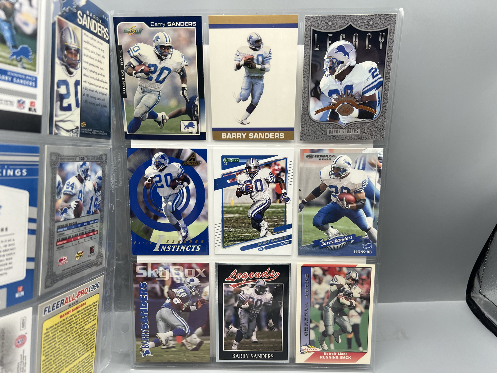 (18) Barry Sanders Football Cards