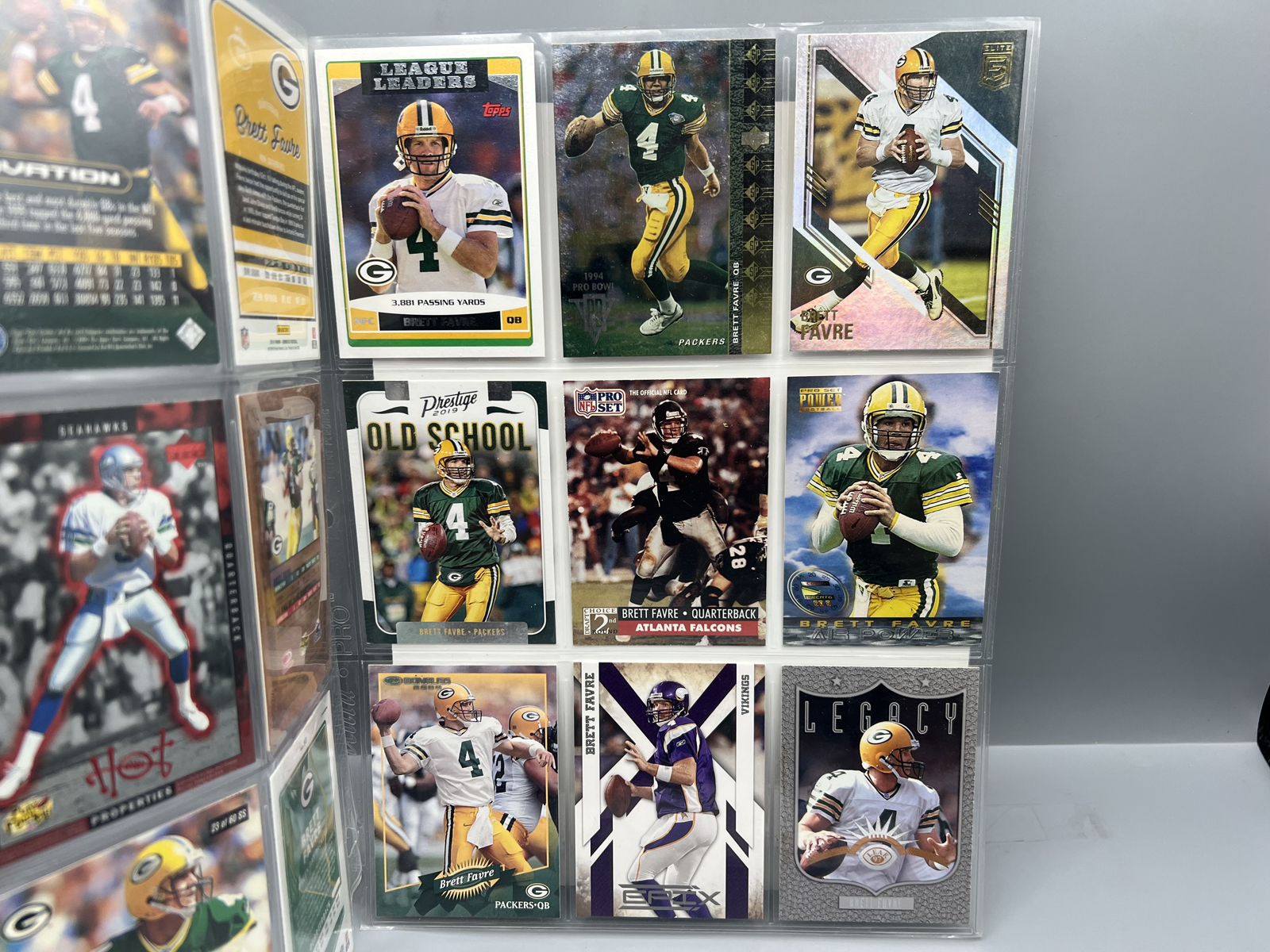 (18) Brett Favre Football Cards