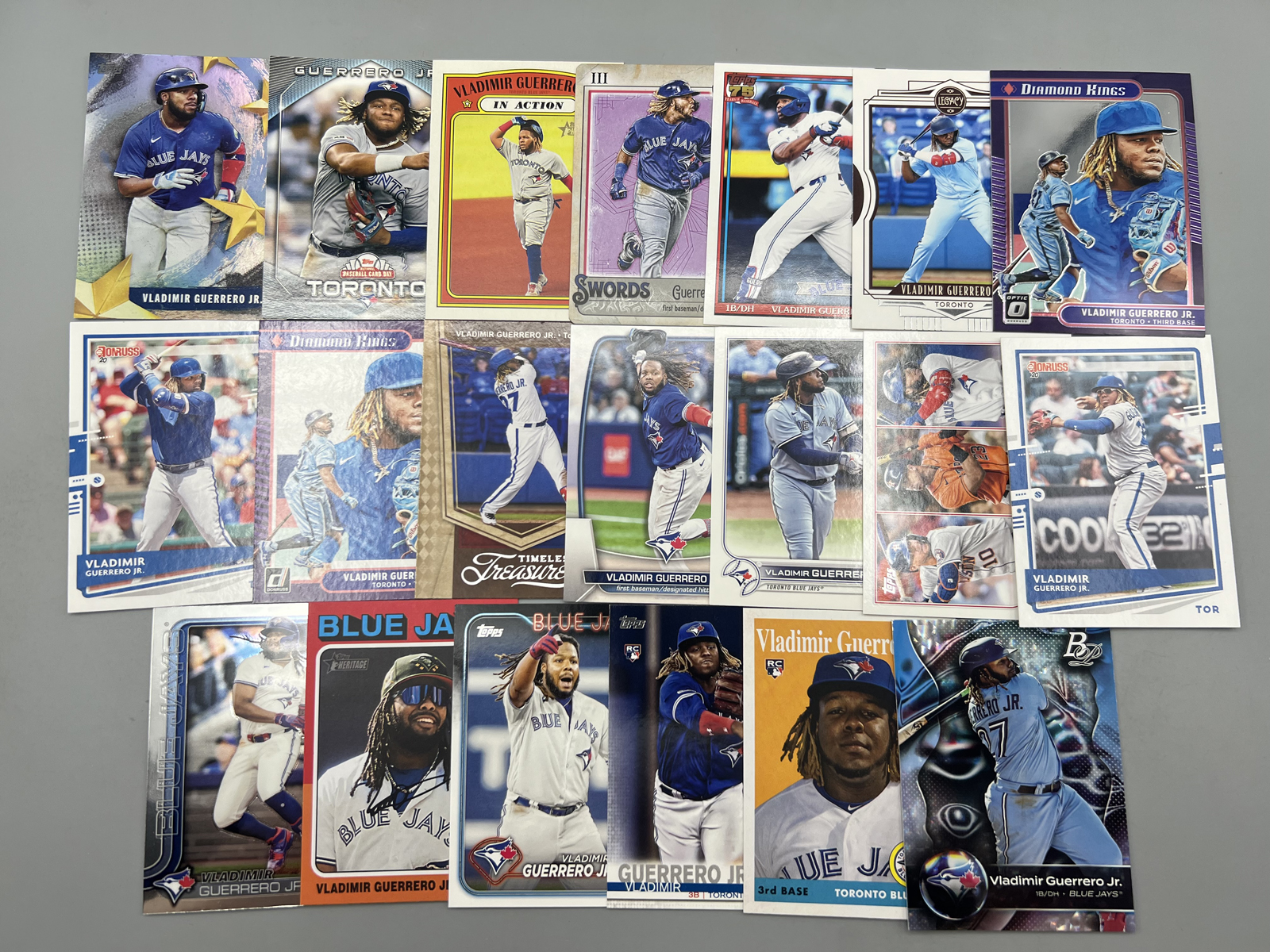 (20) Vladimir Guerrero Jr. Baseball Cards W/ (2) Rookies