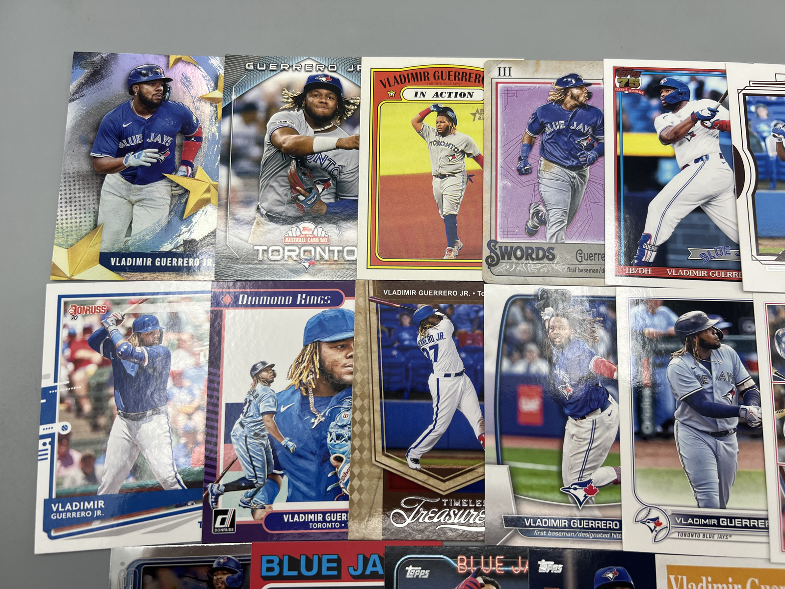 (20) Vladimir Guerrero Jr. Baseball Cards W/ (2) Rookies