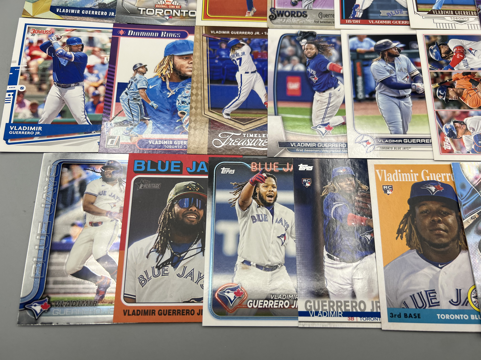 (20) Vladimir Guerrero Jr. Baseball Cards W/ (2) Rookies