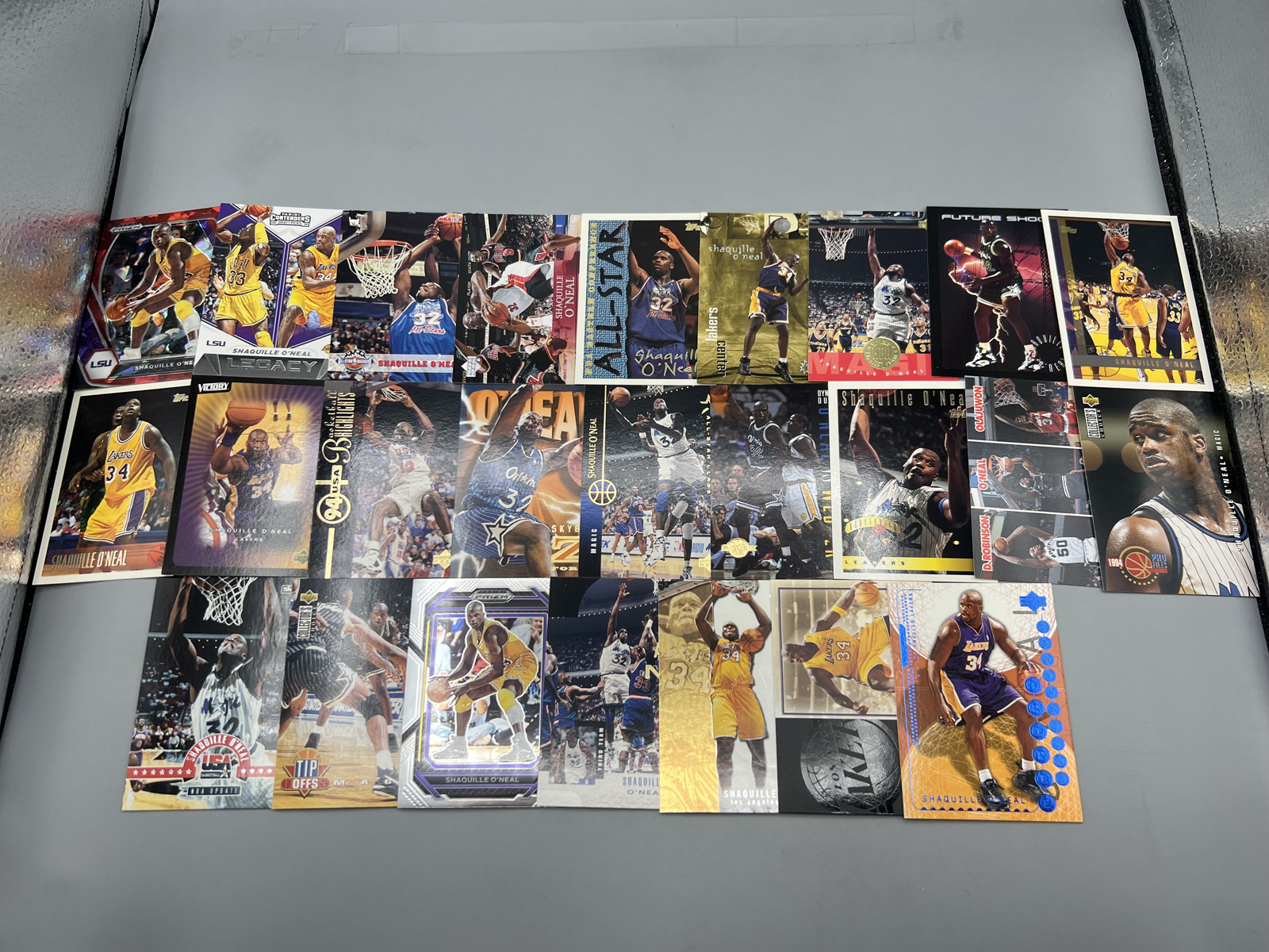 (25) Shaquille O'Neal Basketball Cards - Varying Conditions