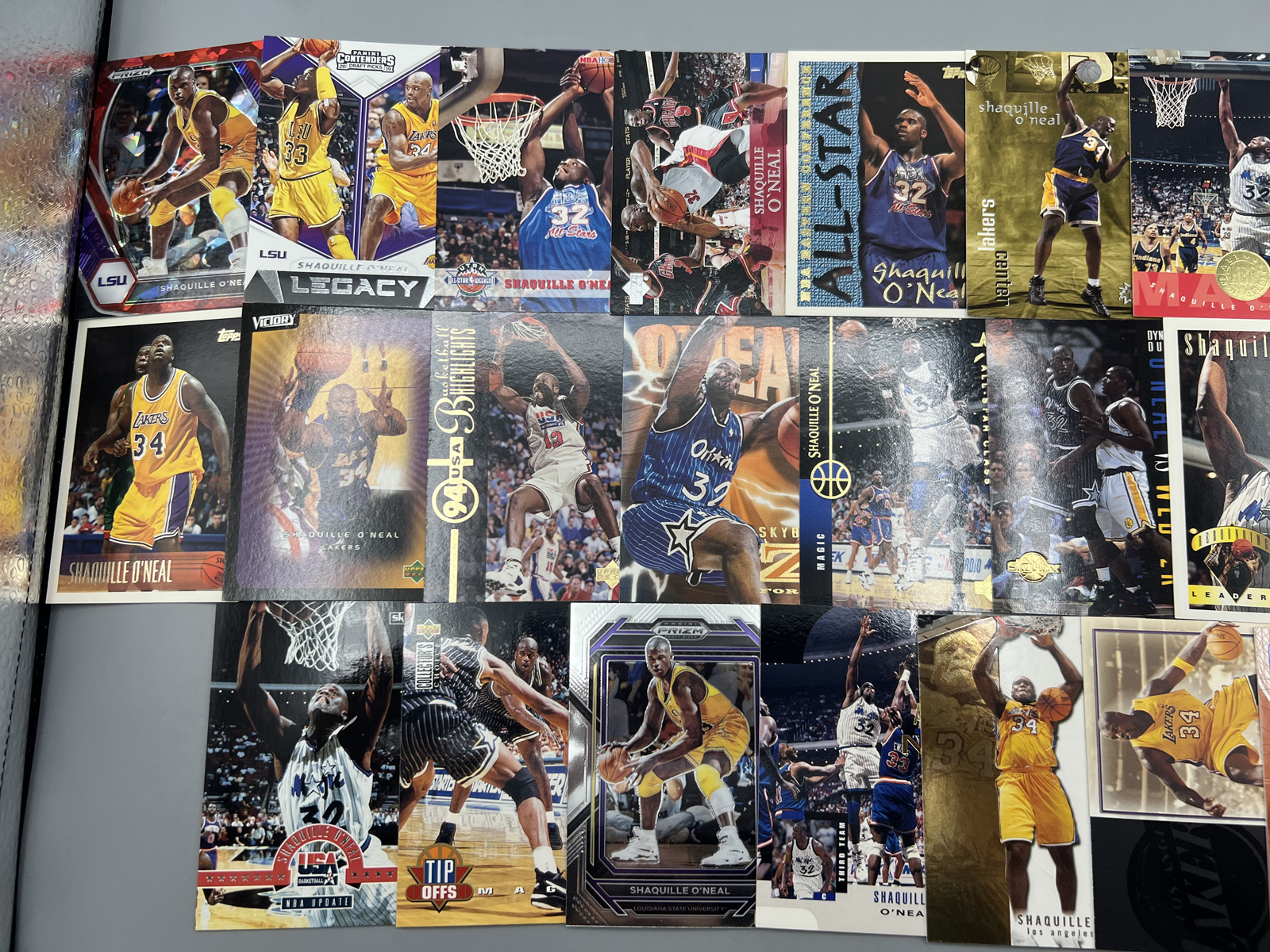 (25) Shaquille O'Neal Basketball Cards - Varying Conditions