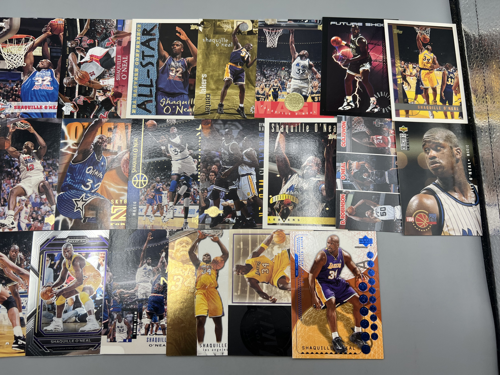 (25) Shaquille O'Neal Basketball Cards - Varying Conditions