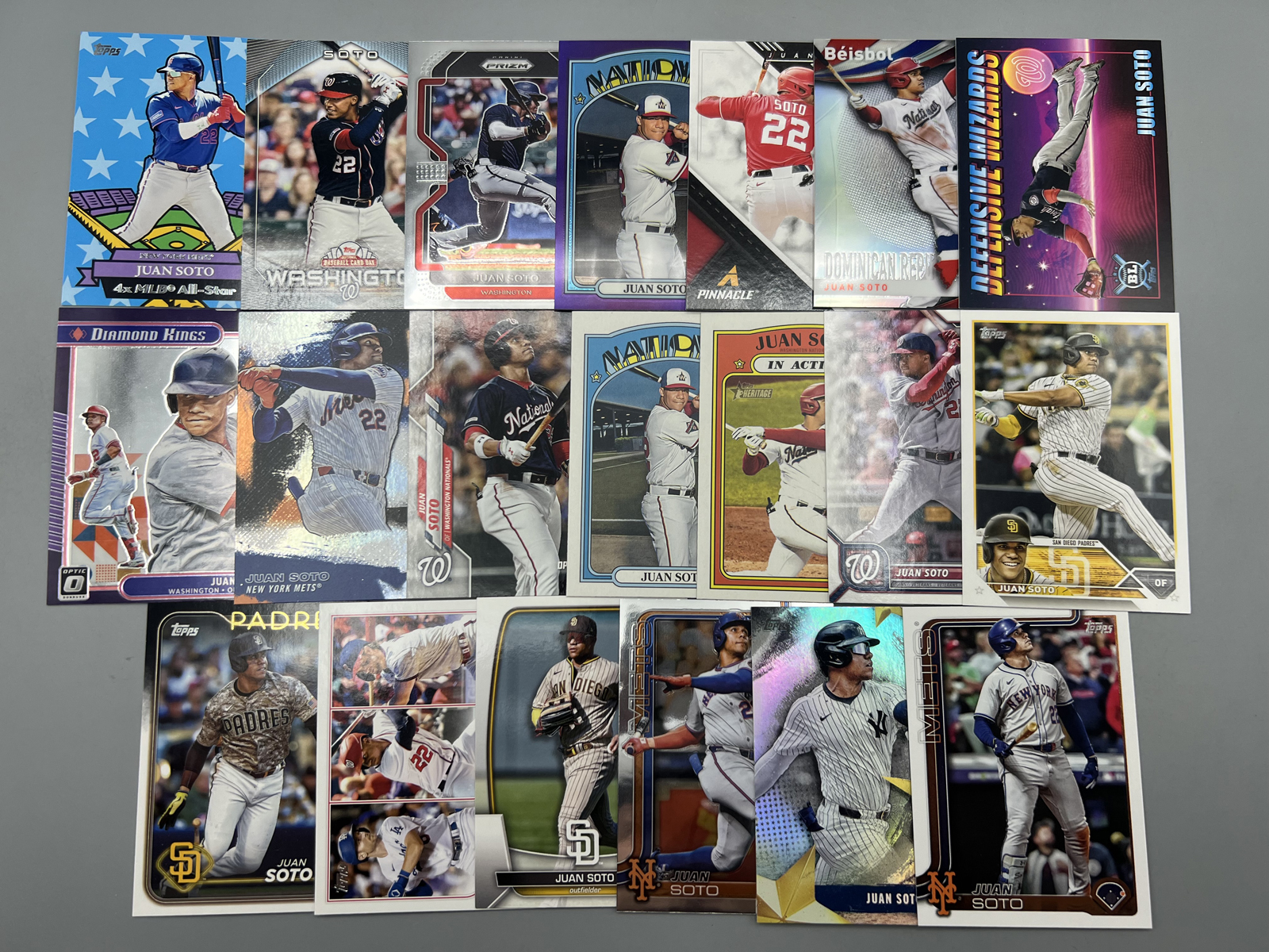 (20) Juan Soto Baseball Cards