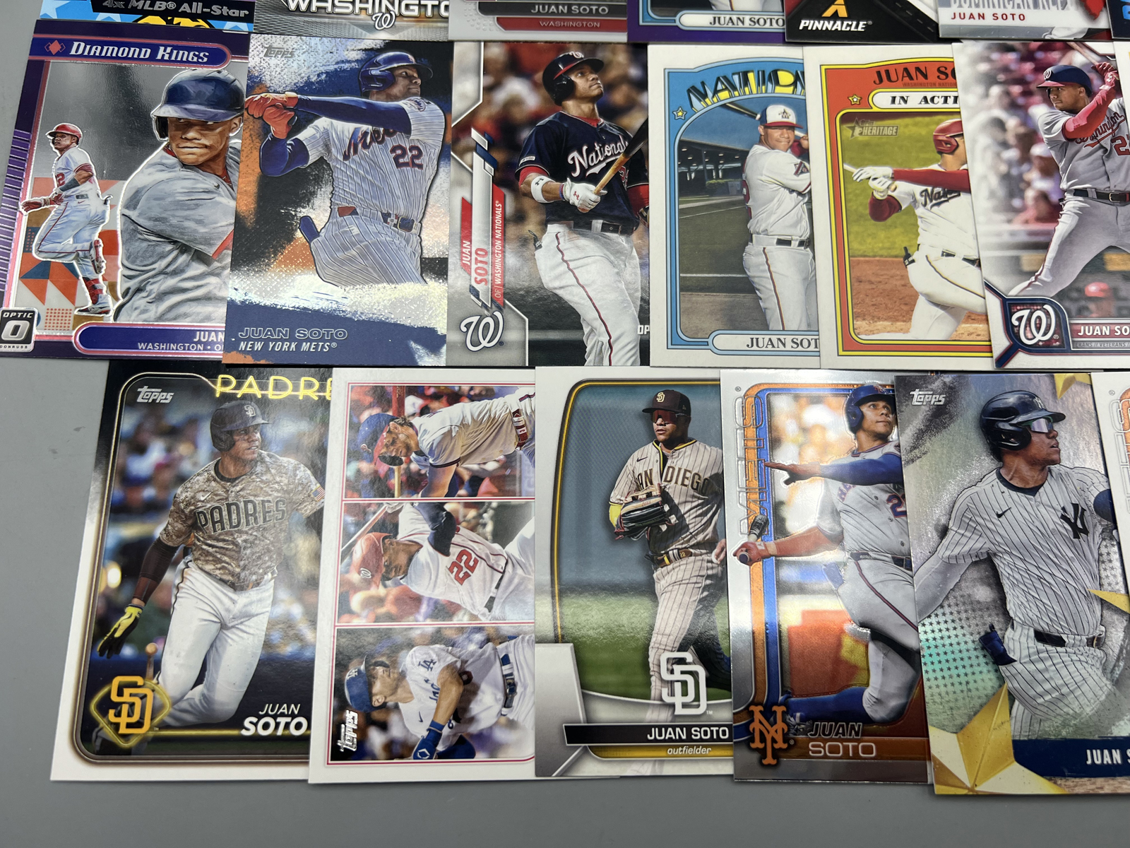 (20) Juan Soto Baseball Cards