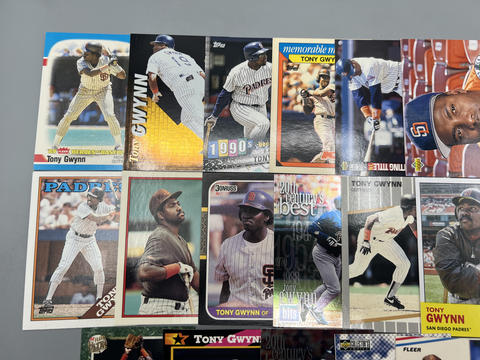 (20) Tony Gwynn Baseball Cards - Varying Conditions