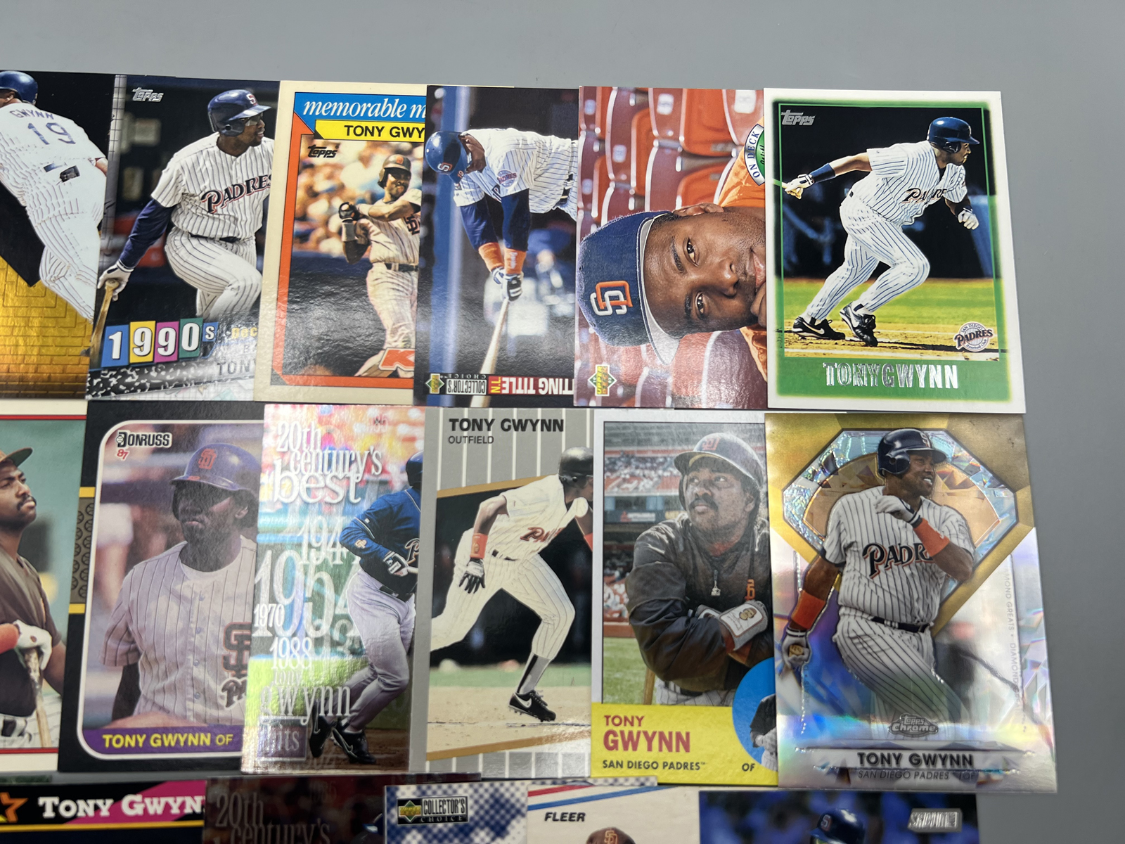 (20) Tony Gwynn Baseball Cards - Varying Conditions