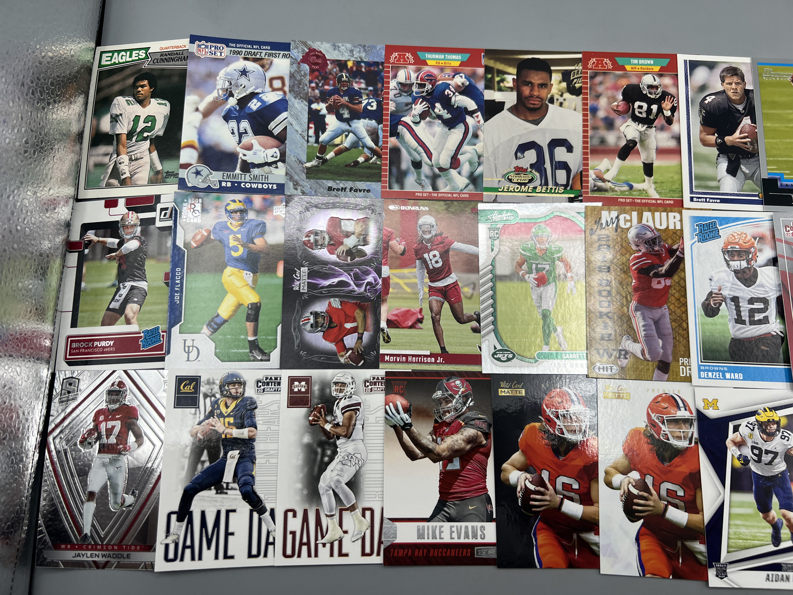(30) Assorted Football Star Player Rookie Cards - Emmitt Smith, Brett Favre, Mike Evans, Garrett Wilson, Micah Parsons