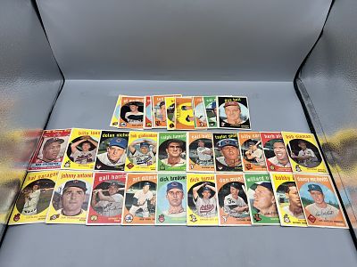 (35) 1959 Topps Baseball Cards - Varying Conditions