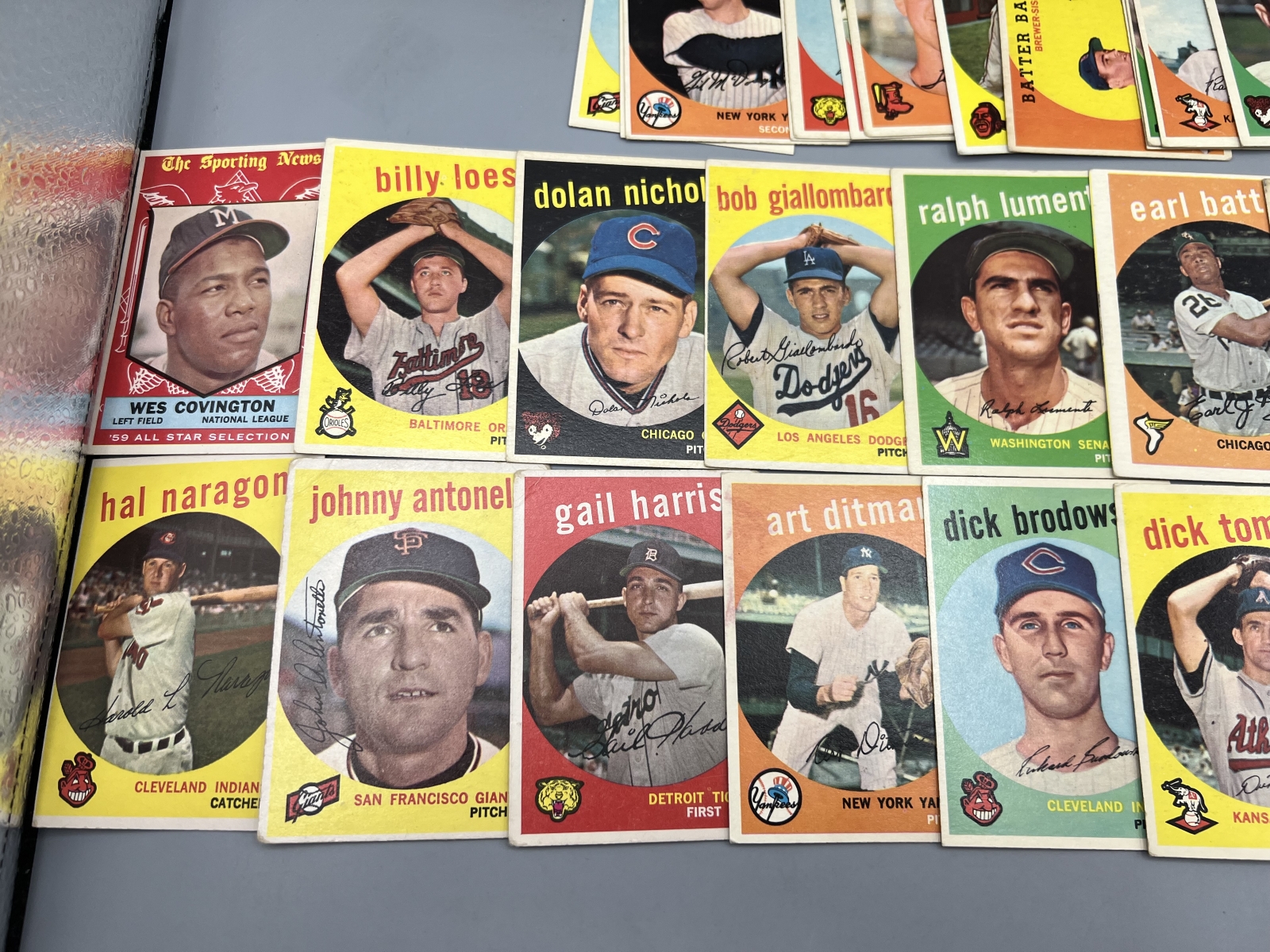(35) 1959 Topps Baseball Cards - Varying Conditions