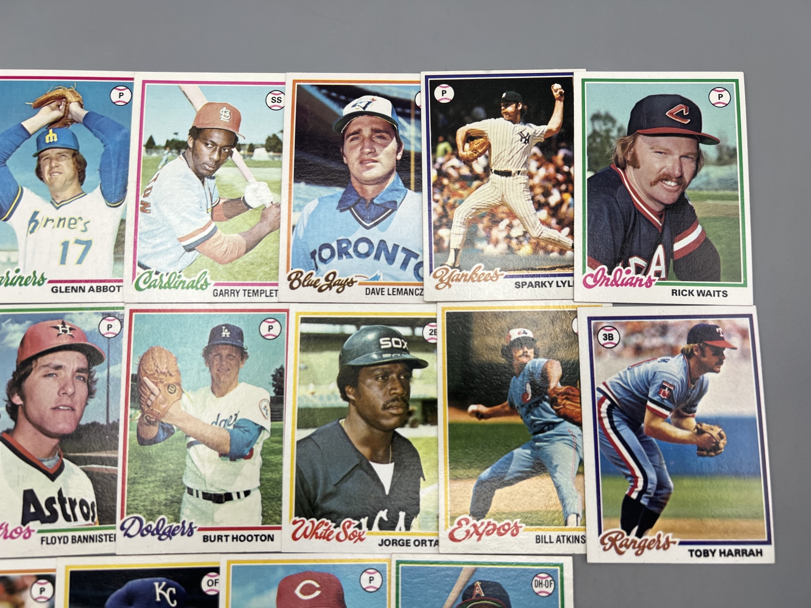 (16) 1978 Topps Baseball Cards - Varying Conditions
