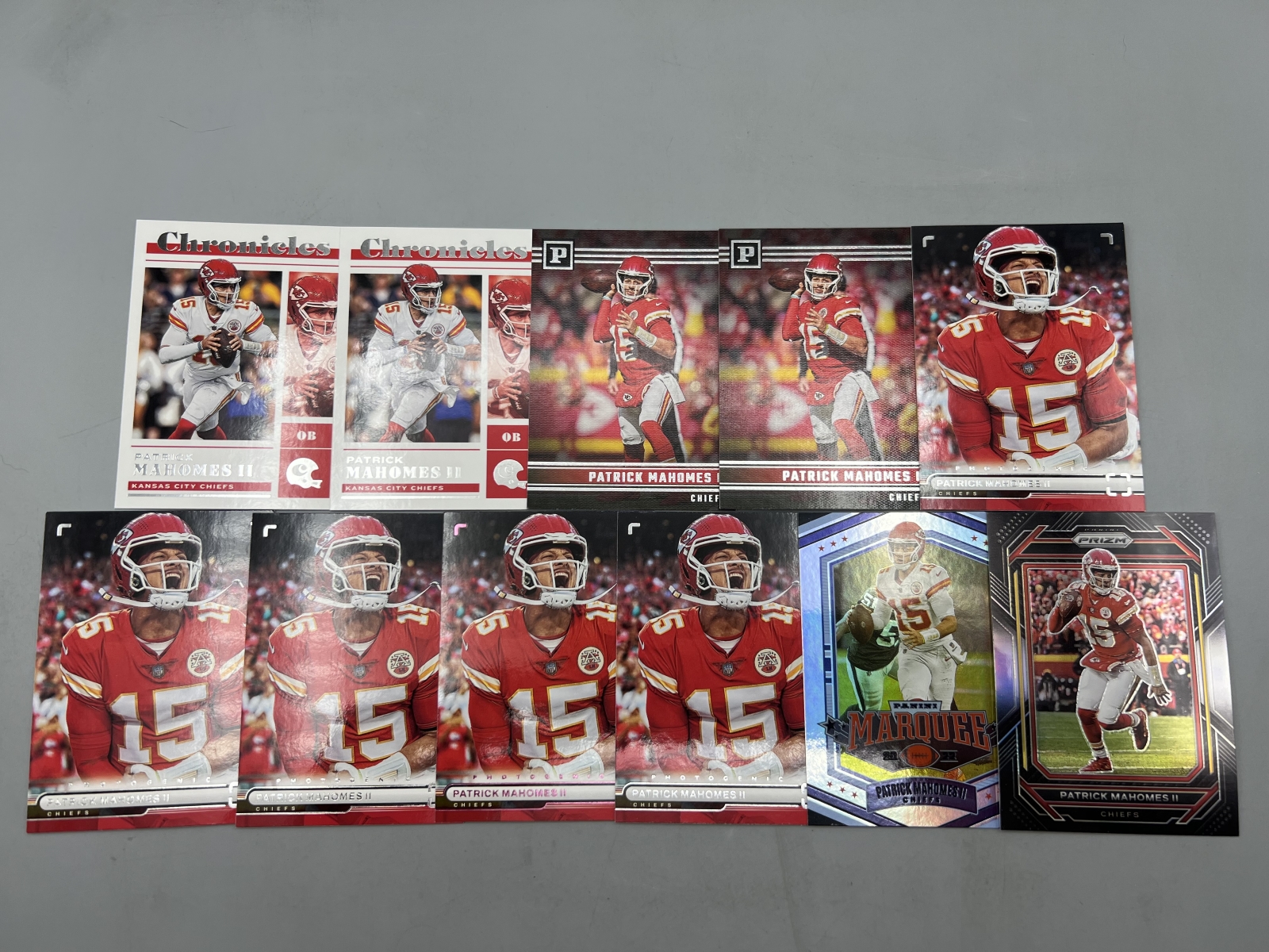 (11) Patrick Mahomes Football Cards