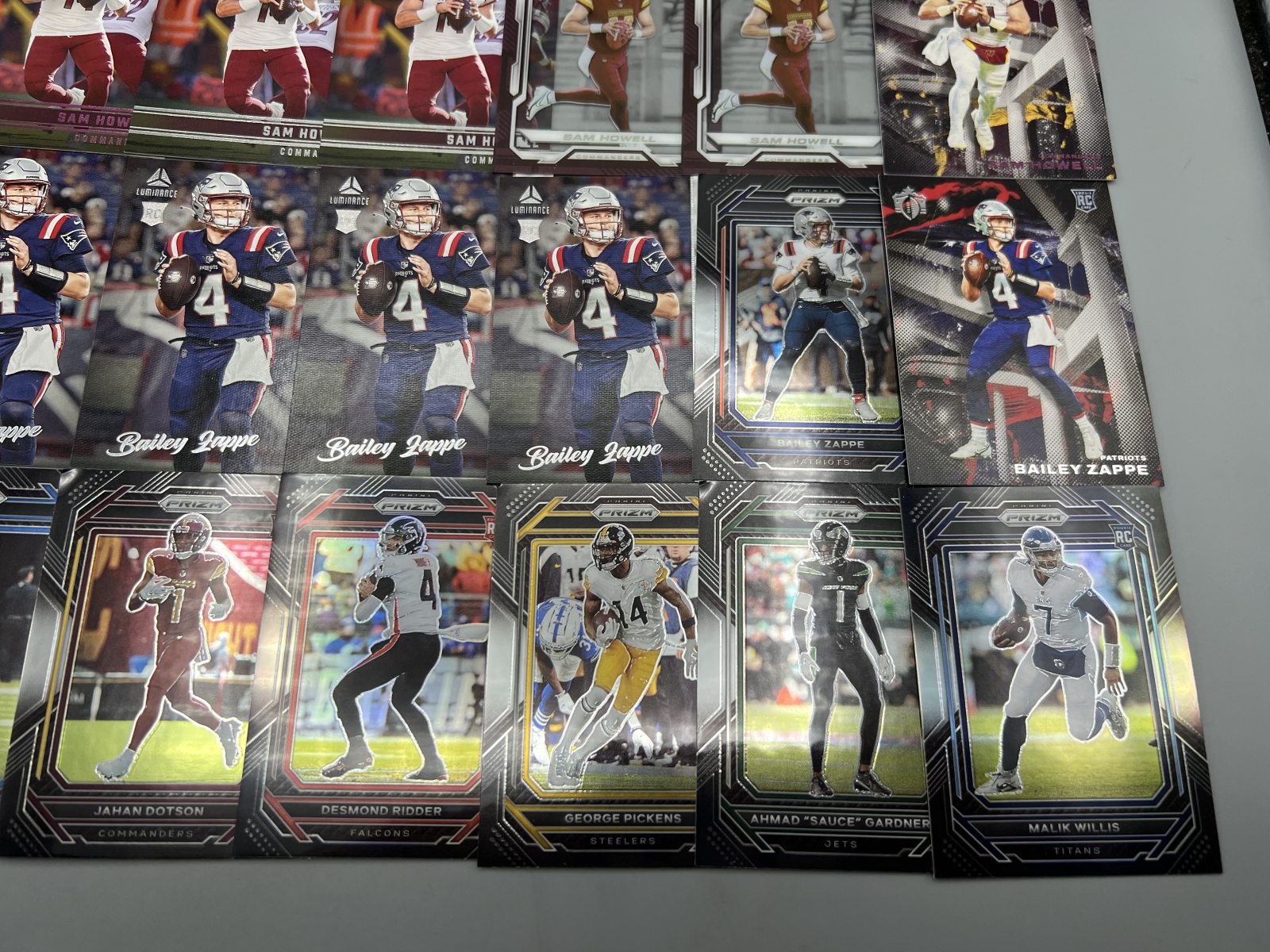 (21) 2022 Panini Chronicles Football Cards W/ Rookies & Parallels