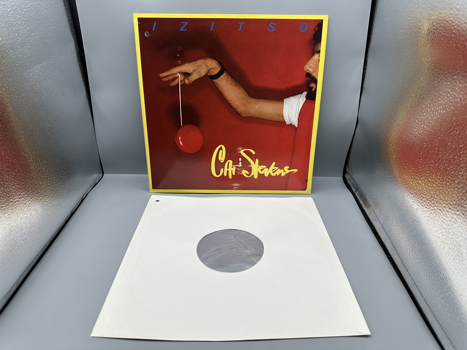1977 A&M Records Cat Stevens Izitso Vinyl Album - SP-4702