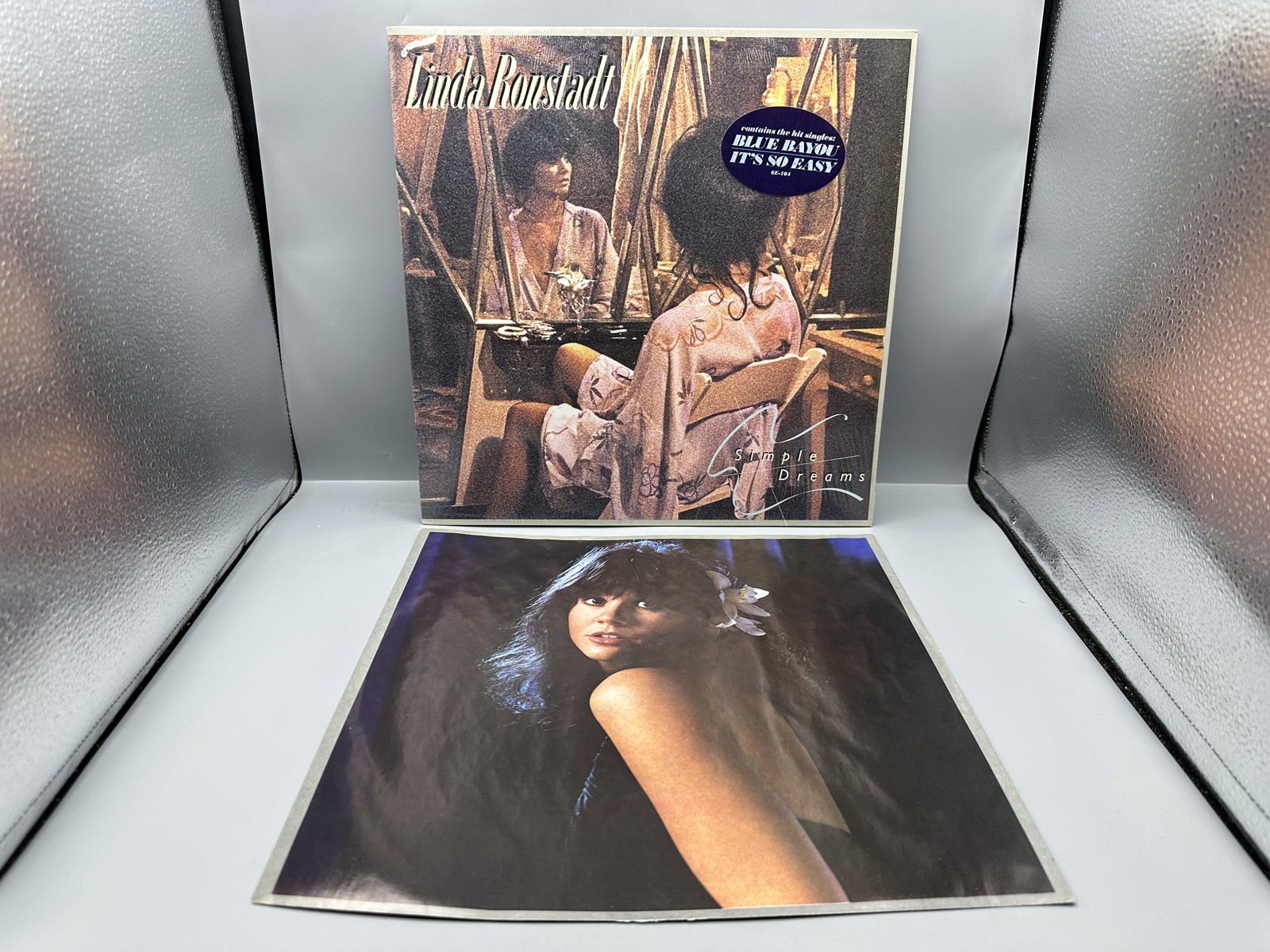 1977 Elektra/Asylum/Nonesuch Records Linda Ronstadt Simple Dreams Vinyl Album - 6E-104