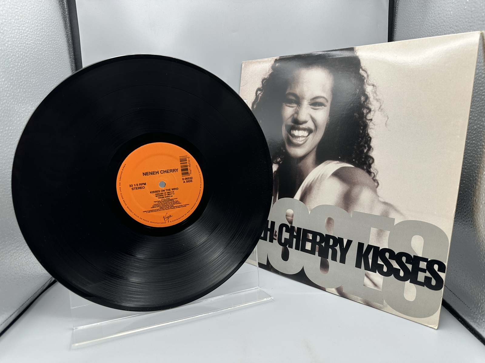 1989 Virgin Records Neneh Cherry Kisses On The Wind Single Vinyl Record - 0-96532