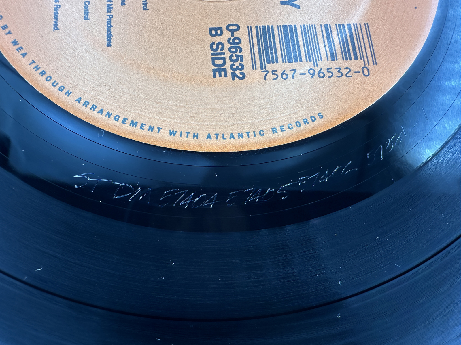 1989 Virgin Records Neneh Cherry Kisses On The Wind Single Vinyl Record - 0-96532