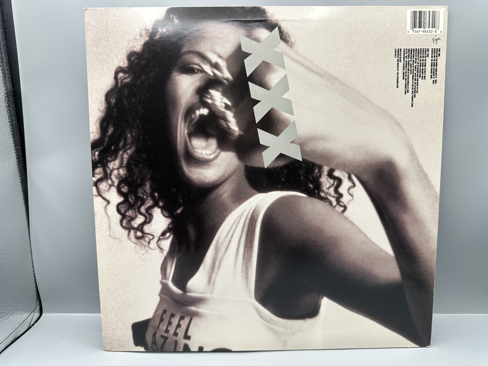 1989 Virgin Records Neneh Cherry Kisses On The Wind Single Vinyl Record - 0-96532