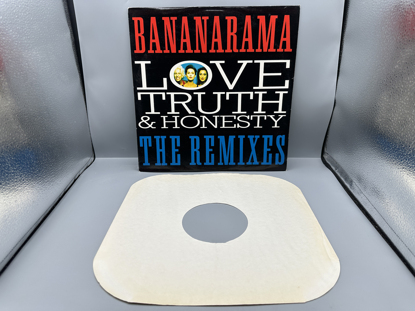 1988 London Records Bananarama Love, Truth & Honesty The Remixes Single Vinyl Record - NANXR 17