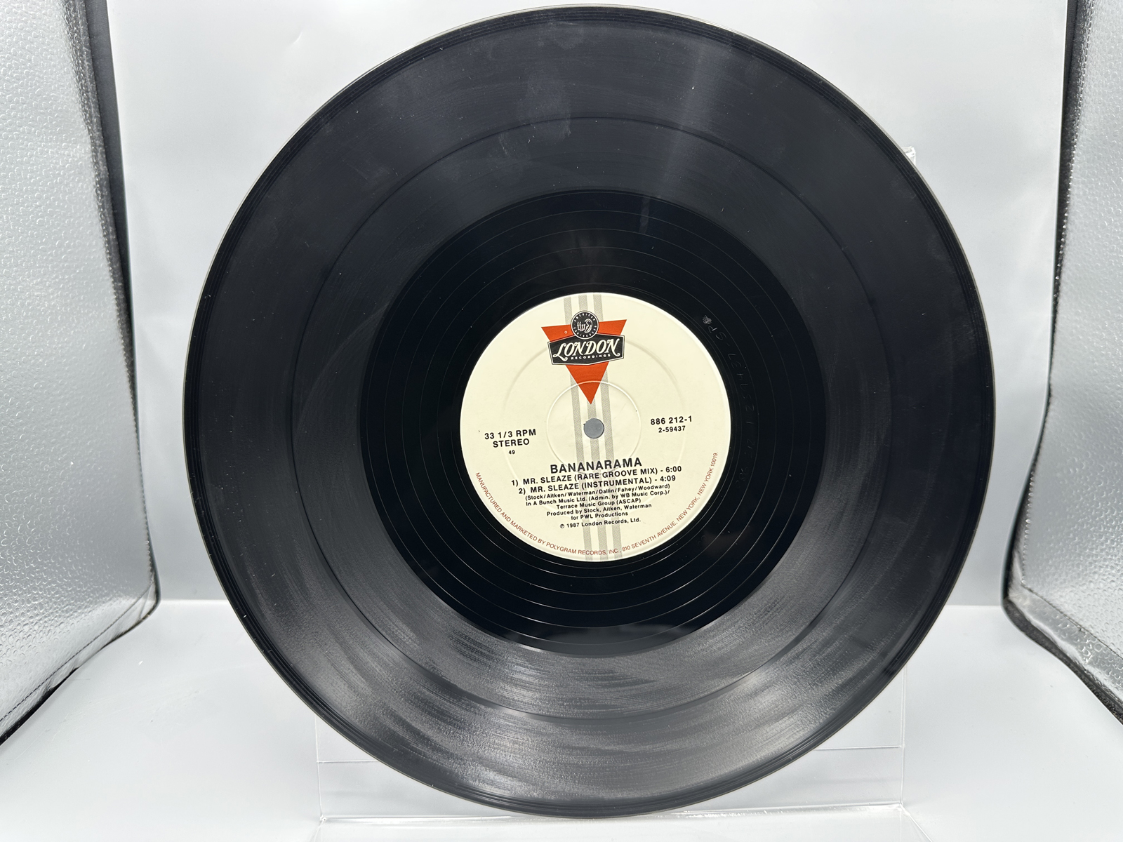 1987 London Records Bananarama I Can't Help It Single Vinyl Record - 886 212-1