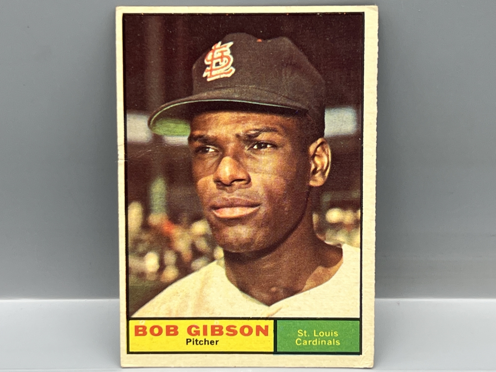 1961 Topps #211 Bob Gibson (HOF) / Cardinals