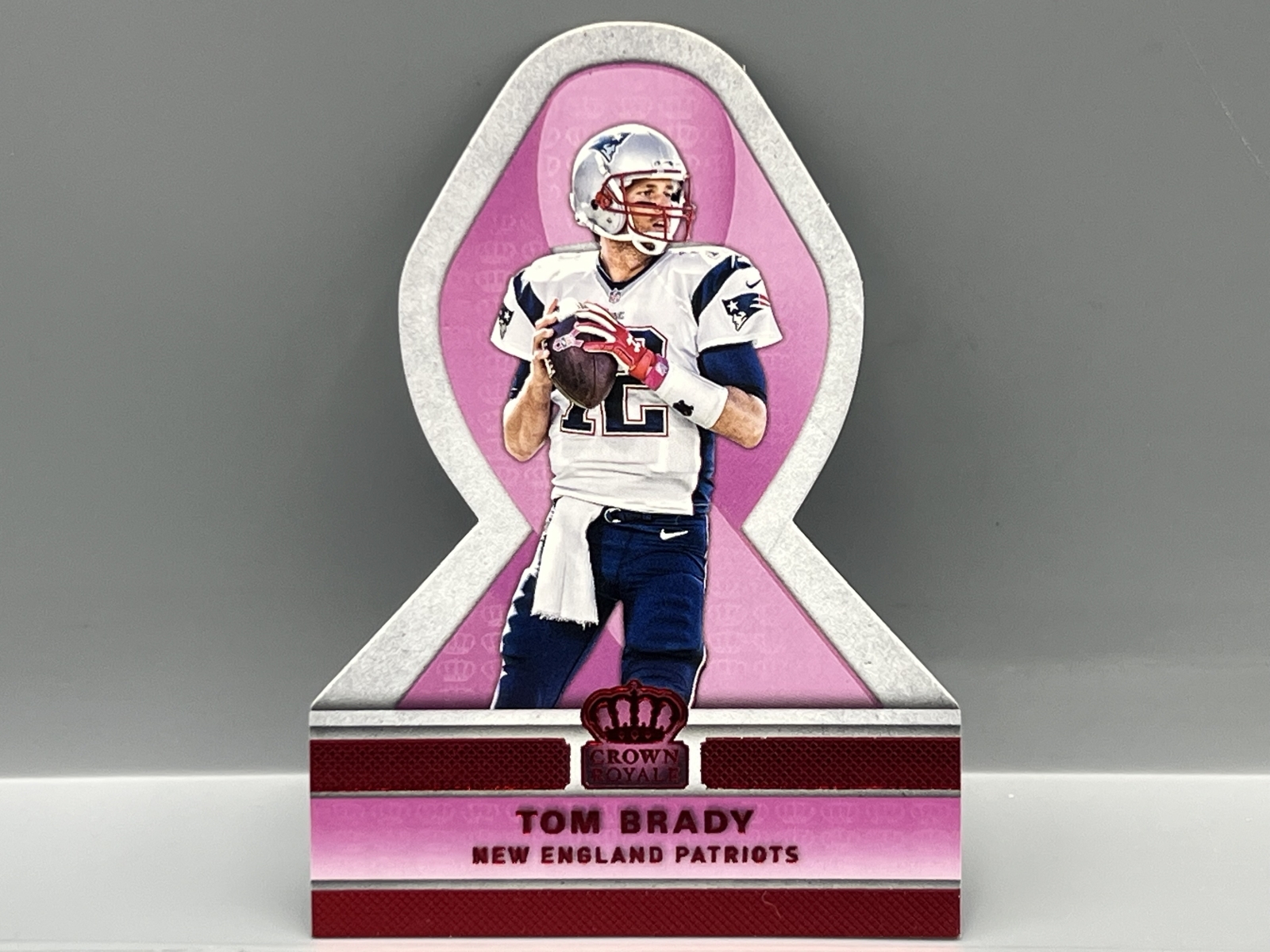 2015 Panini Crown Royale Tom Brady Pink Ribbons Red Foil Die Cut Insert #PR8